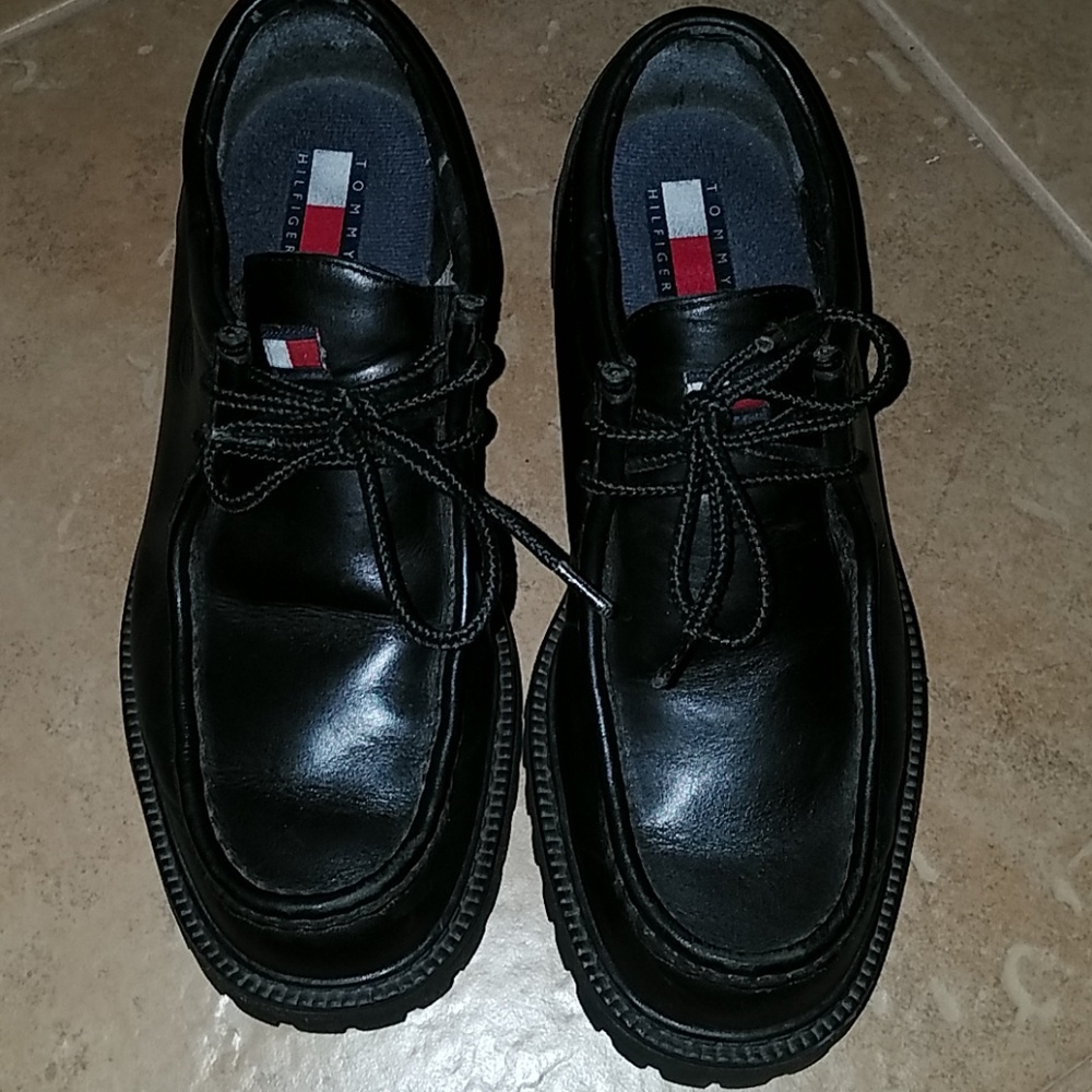 COOL 😎 Leather Tommy Hilfiger men's casual shoe.